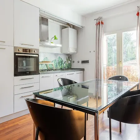 Irnerio 43 By District アパート